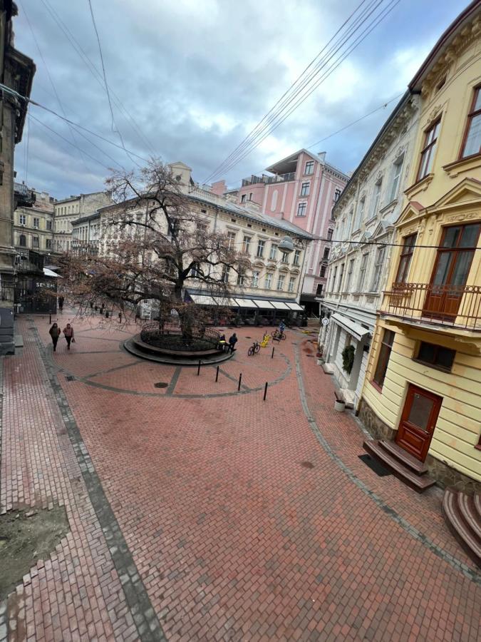 Апартаменти В Самому Центрі Львова В Проїзді Крива Липа Exterior foto